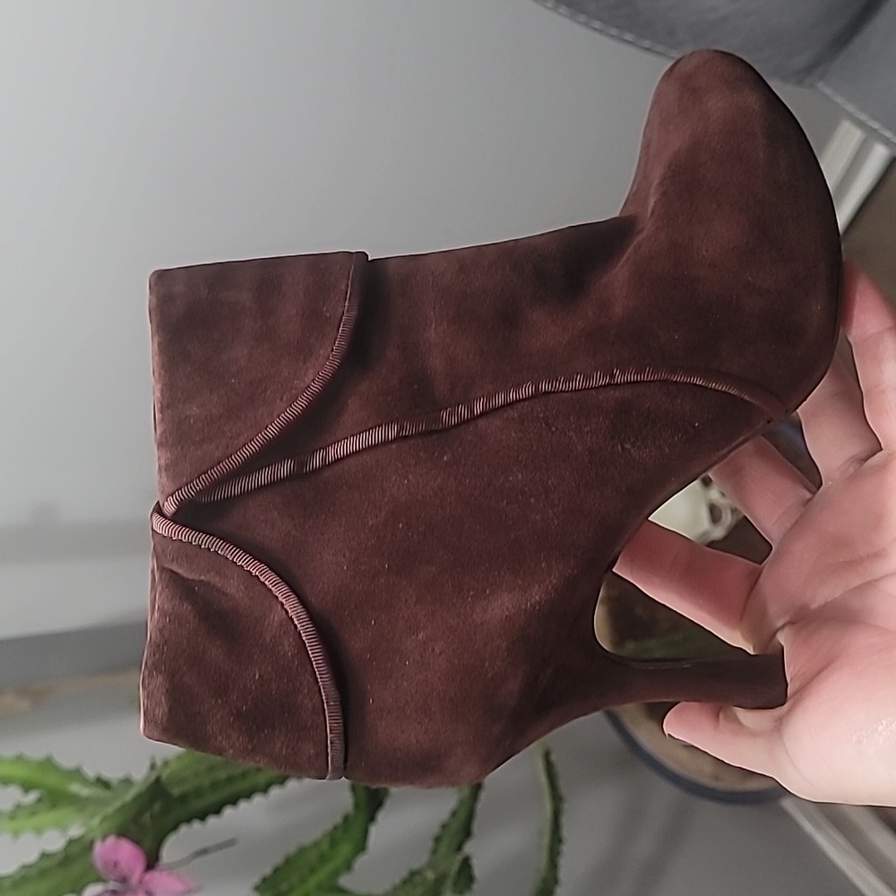 meToo Jayla14 size 9 genuine leather kitten heel booties!!